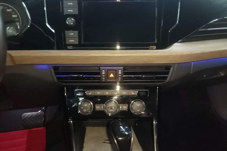 Used Volkswagen Passat New Energy 2019 430 PHEV Hybrid Luxury Edition Audio And AC Panel