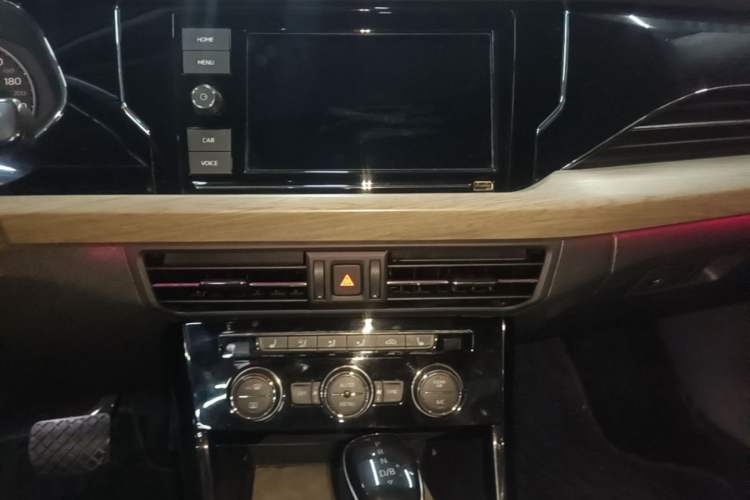 Used Volkswagen Passat New Energy 2019 430 PHEV Hybrid Luxury Edition Audio And AC Panel