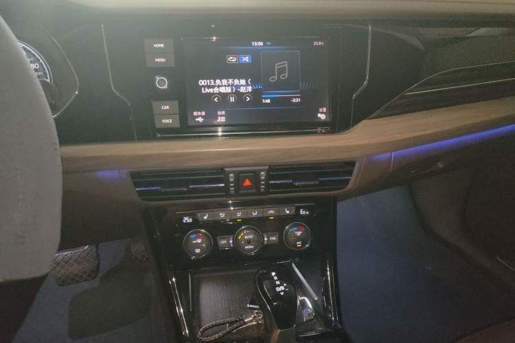 Used Volkswagen Passat New Energy 2019 430 PHEV Hybrid Luxury Edition Audio And AC Panel