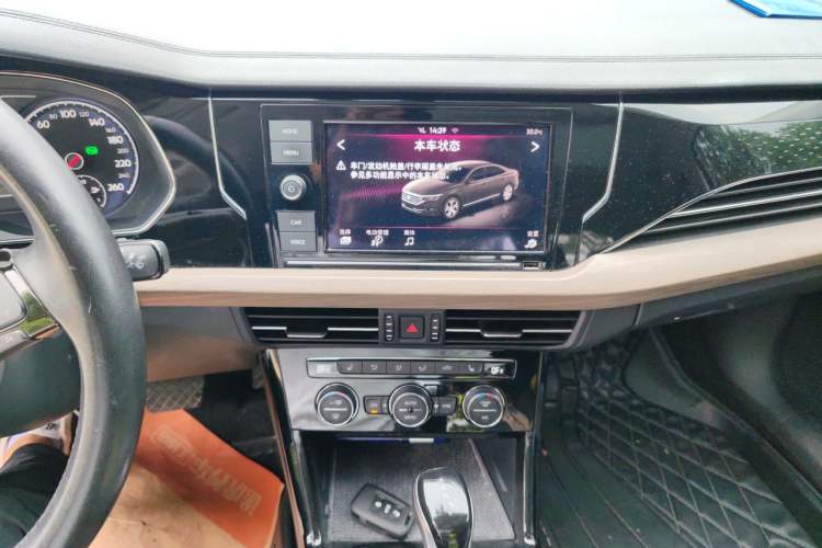 Used Volkswagen Passat New Energy 2019 430 PHEV Hybrid Luxury Edition Audio And AC Panel