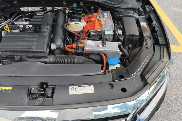 Used Volkswagen Passat New Energy 2019 430 PHEV Hybrid Luxury Edition Engine Bay Left