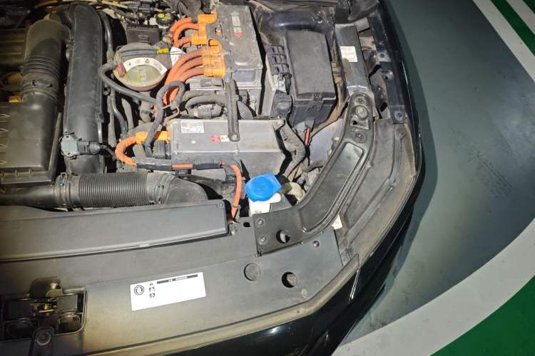 Used Volkswagen Passat New Energy 2019 430 PHEV Hybrid Elite Edition Engine Bay Left