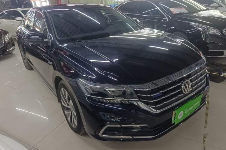 Used Volkswagen Passat New Energy 2019 430 PHEV Hybrid Luxury Edition Front Right 45 Deg