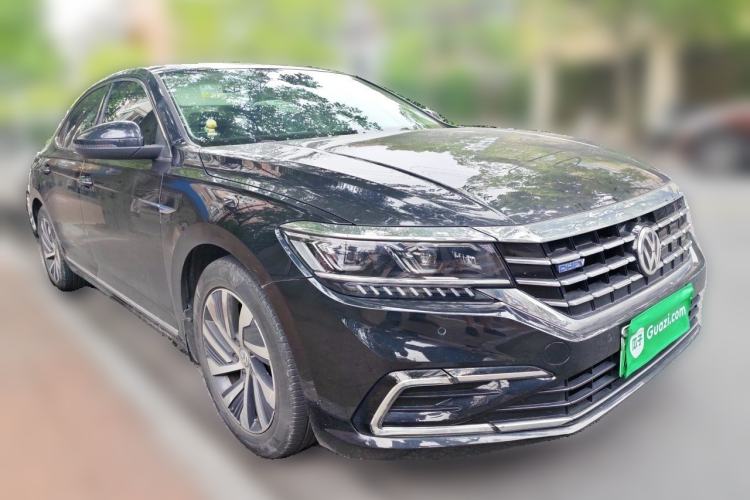 Used Volkswagen Passat New Energy 2019 430 PHEV Hybrid Luxury Edition Front Right 45 Deg