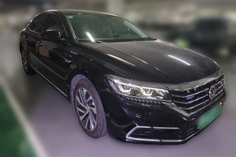 Used Volkswagen Passat New Energy 2019 430 PHEV Hybrid Luxury Edition Front Right 45 Deg