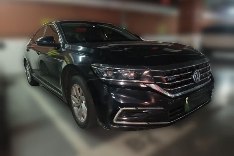 Used Volkswagen Passat New Energy 2019 430 PHEV Hybrid Elite Edition Front Right 45 Deg