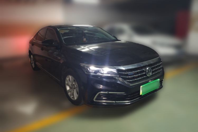 Used Volkswagen Passat New Energy 2019 430 PHEV Hybrid Elite Edition Front Right 45 Deg