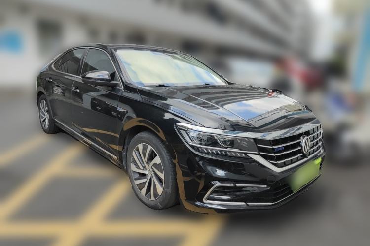 Used Volkswagen Passat New Energy 2019 430 PHEV Hybrid Luxury Edition Front Right 45 Deg