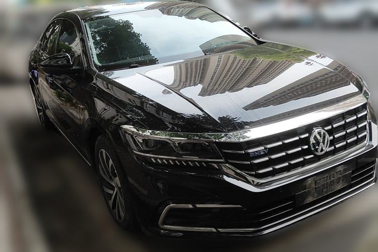 Used Volkswagen Passat New Energy 2019 430 PHEV Hybrid Luxury Edition Front Right 45 Deg