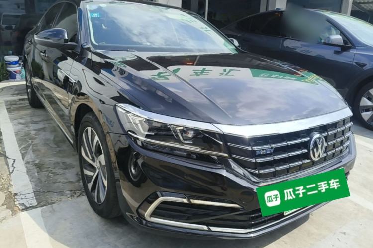 Used Volkswagen Passat New Energy 2019 430 PHEV Hybrid Elite Edition Front Right 45 Deg