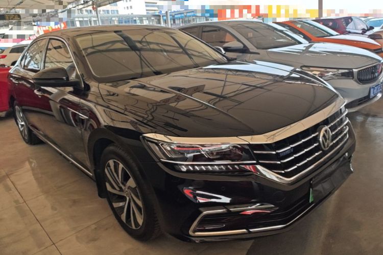 Used Volkswagen Passat New Energy 2019 430 PHEV Hybrid Luxury Edition Front Right 45 Deg
