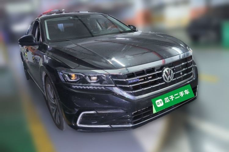 Used Volkswagen Passat New Energy 2019 430 PHEV Hybrid Luxury Edition Front Right 45 Deg