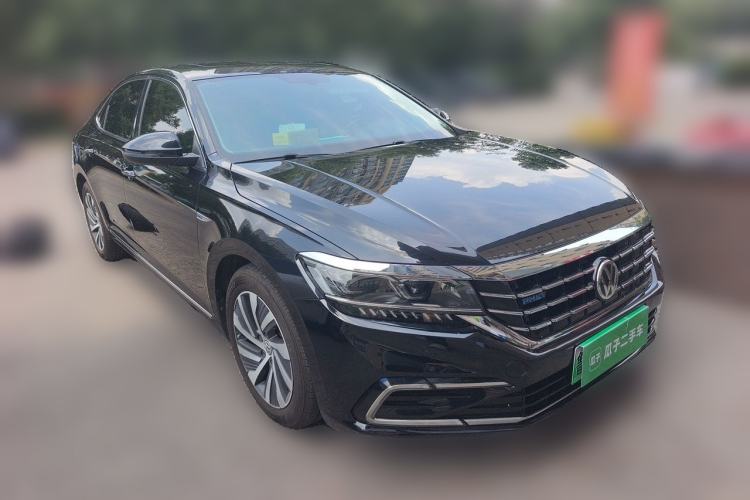 Used Volkswagen Passat New Energy 2019 430 PHEV Hybrid Luxury Edition Front Right 45 Deg