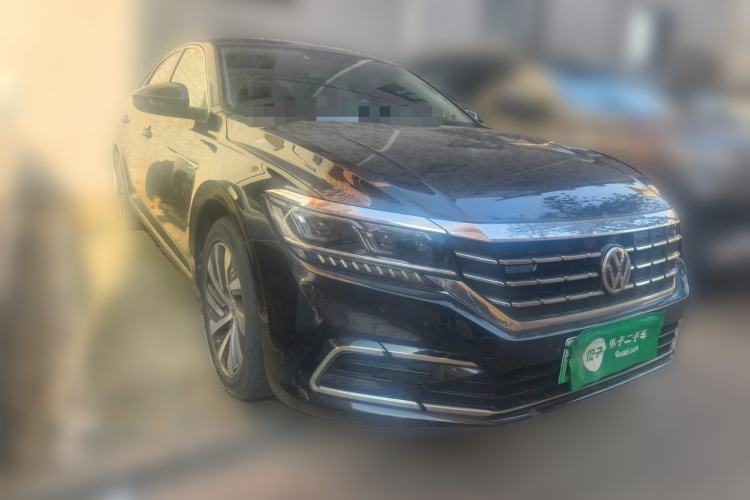 Used Volkswagen Passat New Energy 2019 430 PHEV Hybrid Luxury Edition Front Right 45 Deg