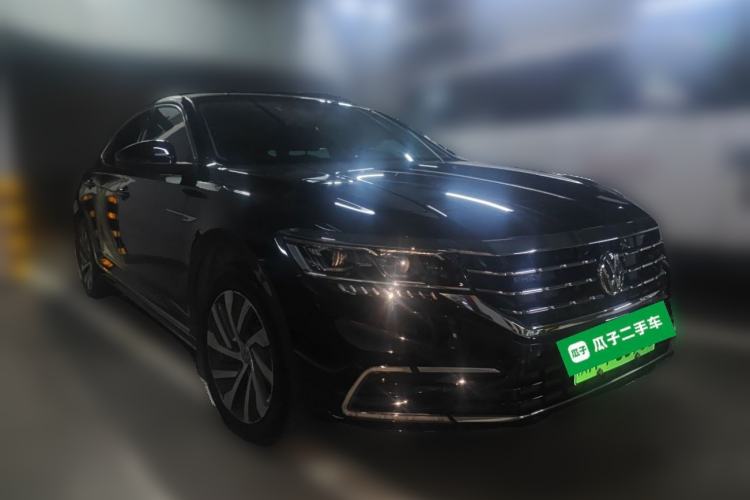 Used Volkswagen Passat New Energy 2019 430 PHEV Hybrid Luxury Edition Front Right 45 Deg