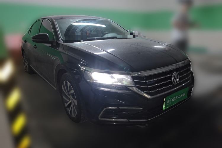 Used Volkswagen Passat New Energy 2019 430 PHEV Hybrid Elite Edition Front Right 45 Deg