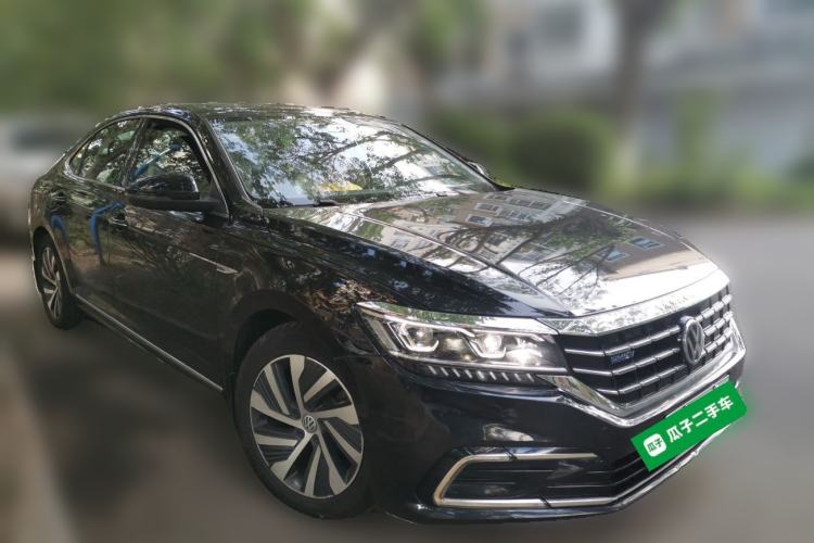 Used Volkswagen Passat New Energy 2019 430 PHEV Hybrid Luxury Edition Front Right 45 Deg