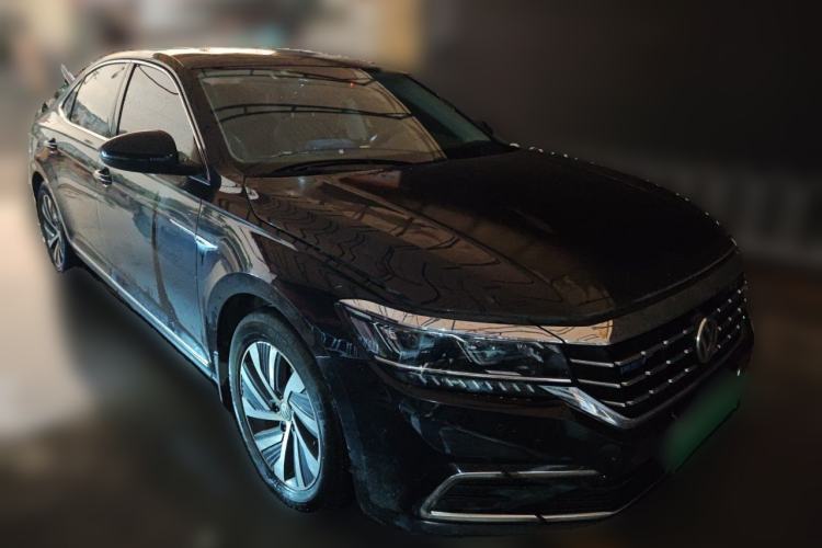 Used Volkswagen Passat New Energy 2019 430 PHEV Hybrid Luxury Edition Front Right 45 Deg