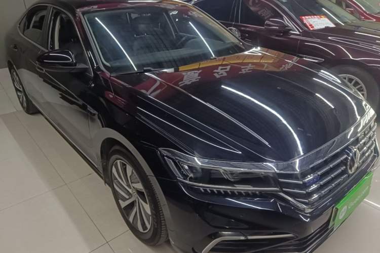 Used Volkswagen Passat New Energy 2019 430 PHEV Hybrid Luxury Edition Front Right 45 Deg