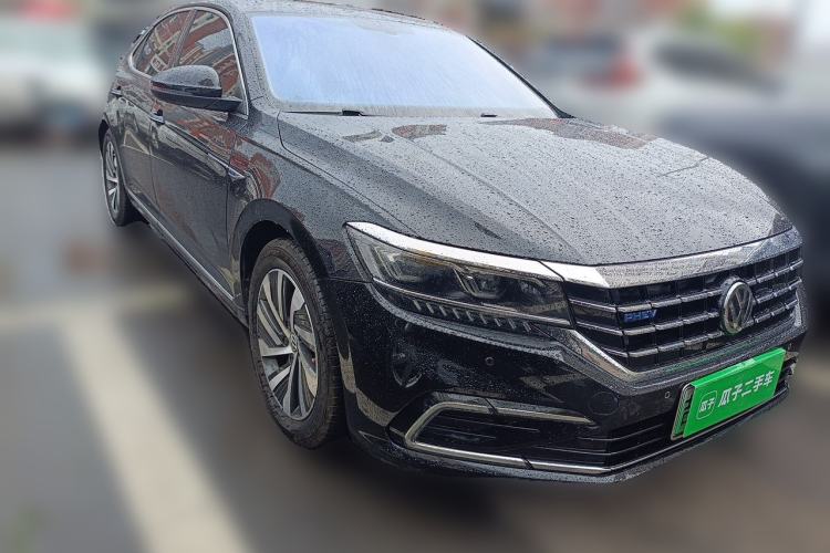 Used Volkswagen Passat New Energy 2019 430 PHEV Hybrid Luxury Edition Front Right 45 Deg