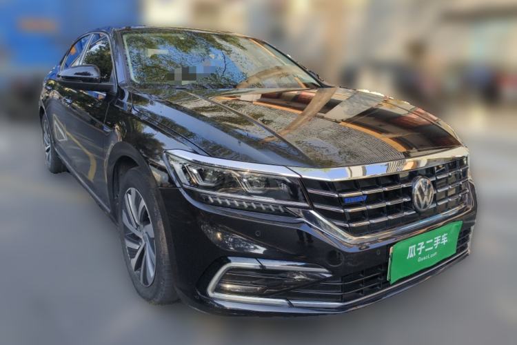Used Volkswagen Passat New Energy 2019 430 PHEV Hybrid Luxury Edition Front Right 45 Deg