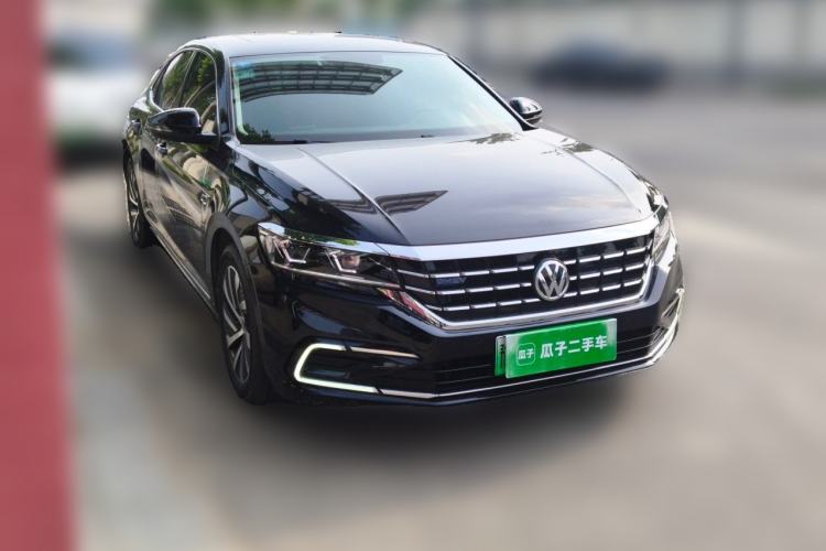 Used Volkswagen Passat New Energy 2019 430 PHEV Hybrid Elite Edition Front Right 45 Deg
