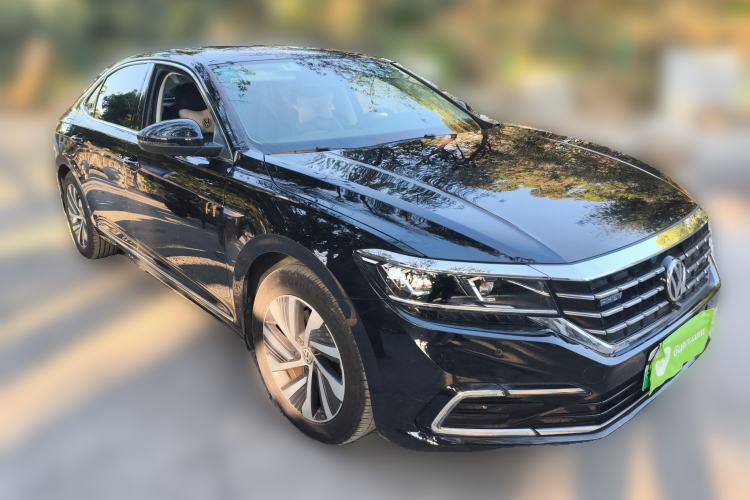 Used Volkswagen Passat New Energy 2019 430 PHEV Hybrid Elite Edition Front Right 45 Deg