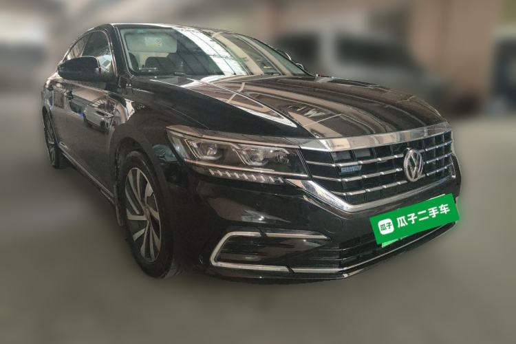 Used Volkswagen Passat New Energy 2019 430 PHEV Hybrid Luxury Edition Front Right 45 Deg