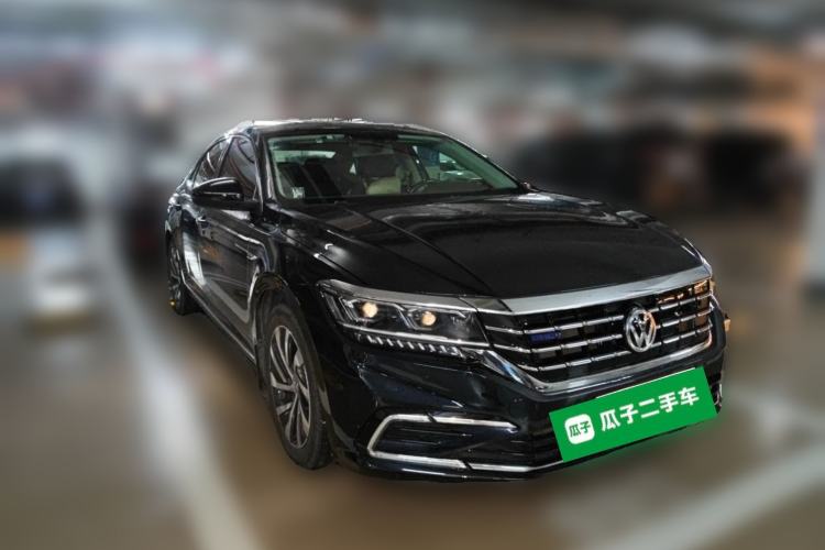 Used Volkswagen Passat New Energy 2019 430 PHEV Hybrid Luxury Edition Front Right 45 Deg