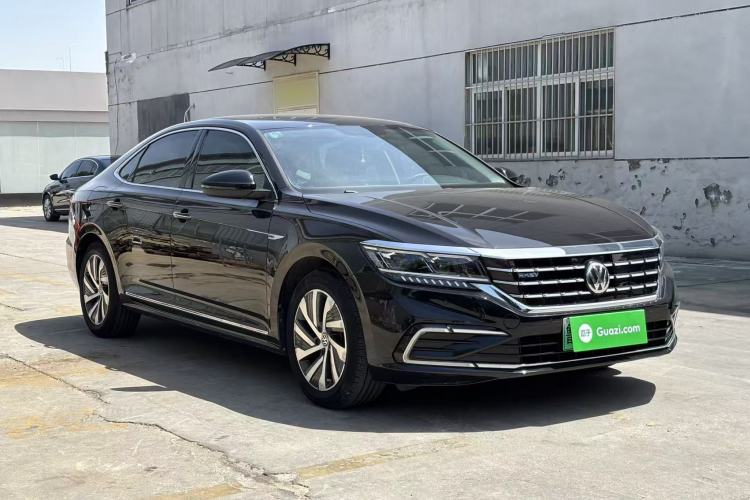 Used Volkswagen Passat New Energy 2019 430 PHEV Hybrid Luxury Edition Front Right 45 Deg