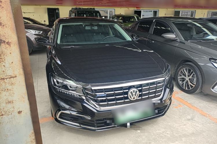 Used Volkswagen Passat New Energy 2019 430 PHEV Hybrid Luxury Edition Front Right 45 Deg