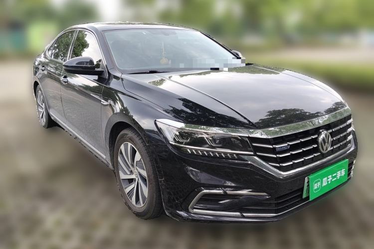 Used Volkswagen Passat New Energy 2019 430 PHEV Hybrid Luxury Edition Front Right 45 Deg