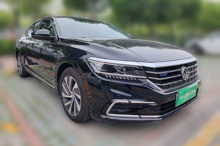 Used Volkswagen Passat New Energy 2019 430 PHEV Hybrid Luxury Edition Front Right 45 Deg