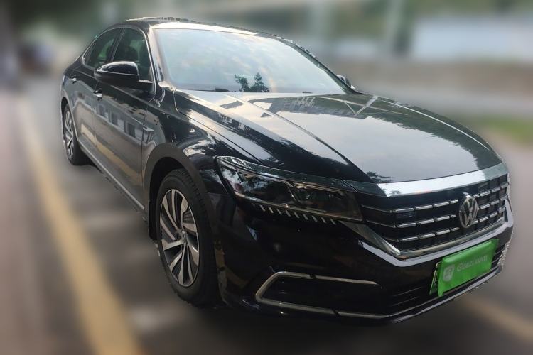 Used Volkswagen Passat New Energy 2019 430 PHEV Hybrid Luxury Edition Front Right 45 Deg