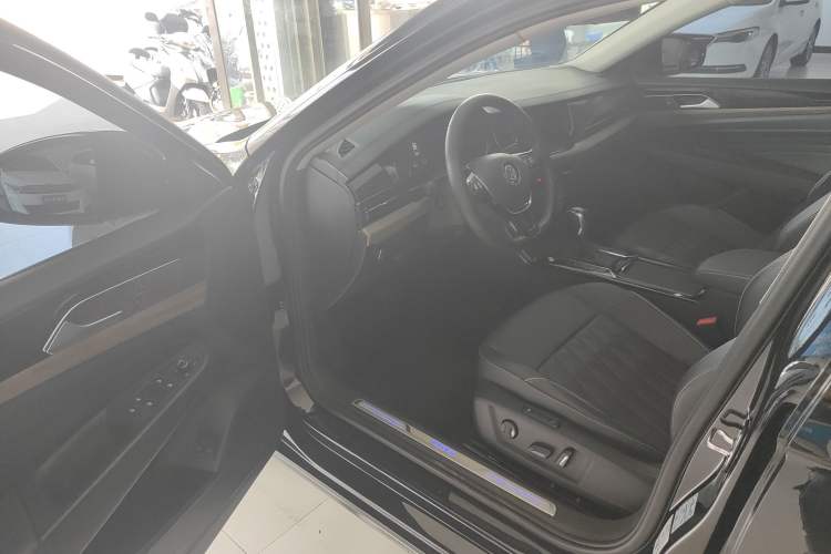 Used Volkswagen Passat New Energy 2019 430 PHEV Hybrid Luxury Edition Interior 2