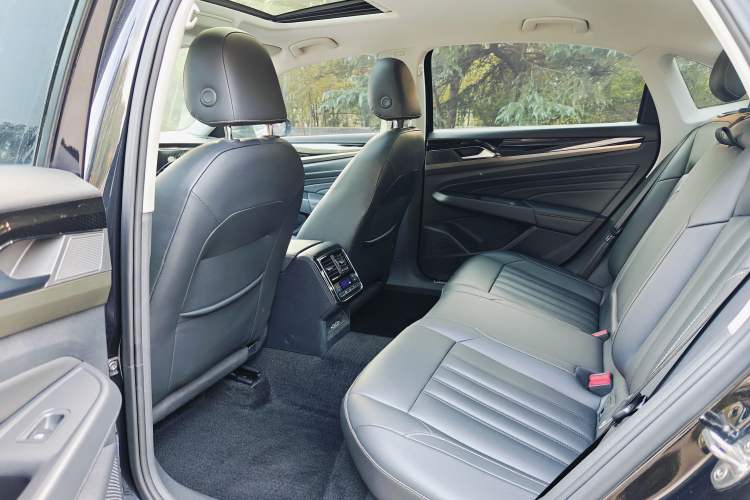 Used Volkswagen Passat New Energy 2019 430 PHEV Hybrid Elite Edition Interior 5