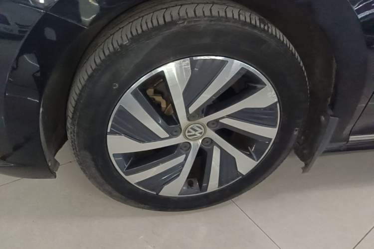 Used Volkswagen Passat New Energy 2019 430 PHEV Hybrid Luxury Edition Left Front Wheel Hub