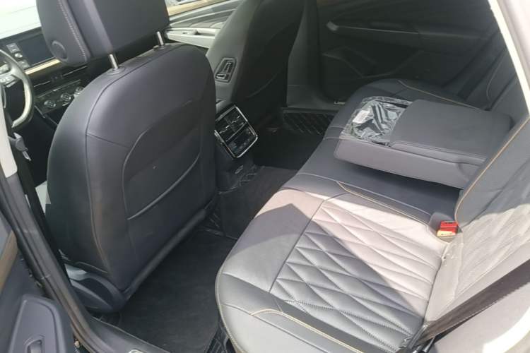 Used Volkswagen Passat New Energy 2019 430 PHEV Hybrid Elite Edition Left Rear Seat