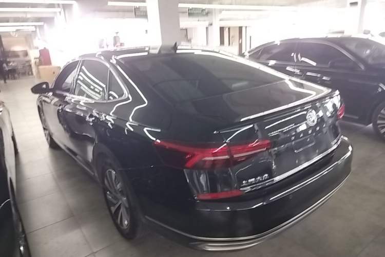 Used Volkswagen Passat New Energy 2019 430 PHEV Hybrid Luxury Edition Rear Left 45 Deg