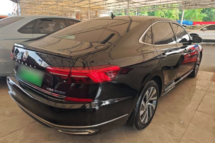 Used Volkswagen Passat New Energy 2019 430 PHEV Hybrid Luxury Edition Rear Right 45 Deg