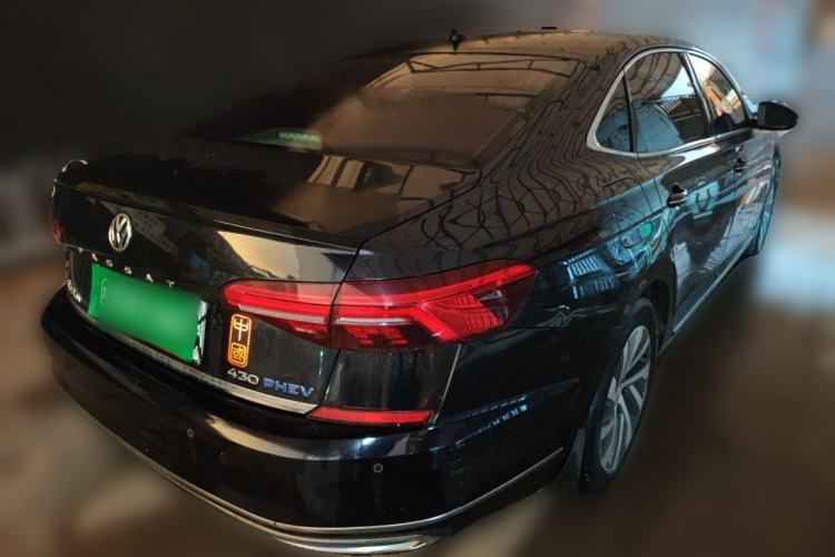 Used Volkswagen Passat New Energy 2019 430 PHEV Hybrid Luxury Edition Rear Right 45 Deg