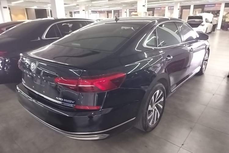Used Volkswagen Passat New Energy 2019 430 PHEV Hybrid Luxury Edition Rear Right 45 Deg