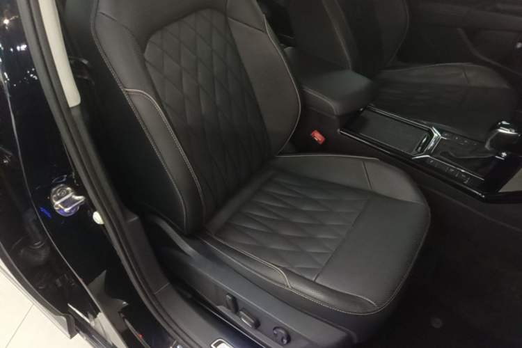 Used Volkswagen Passat New Energy 2019 430 PHEV Hybrid Luxury Edition Right Front Seat