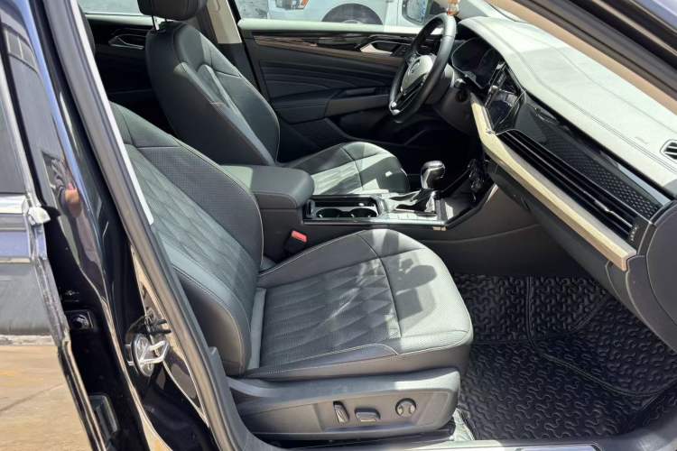 Used Volkswagen Passat New Energy 2019 430 PHEV Hybrid Luxury Edition Right Front Seat