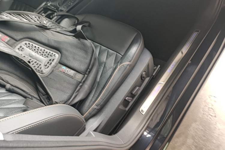 Used Volkswagen Passat New Energy 2019 430 PHEV Hybrid Luxury Edition Right Front Seat