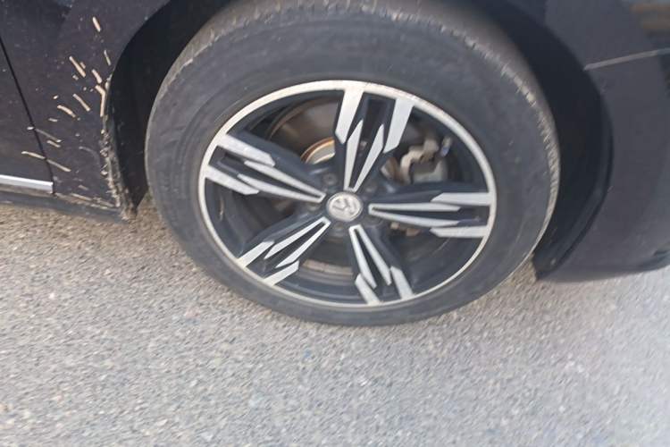 Used Volkswagen Passat New Energy 2019 430 PHEV Hybrid Luxury Edition Right Front Wheel Hub