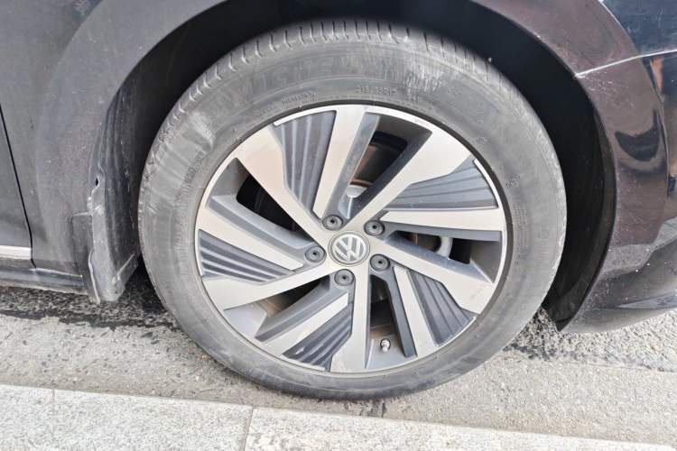 Used Volkswagen Passat New Energy 2019 430 PHEV Hybrid Luxury Edition Right Front Wheel Hub