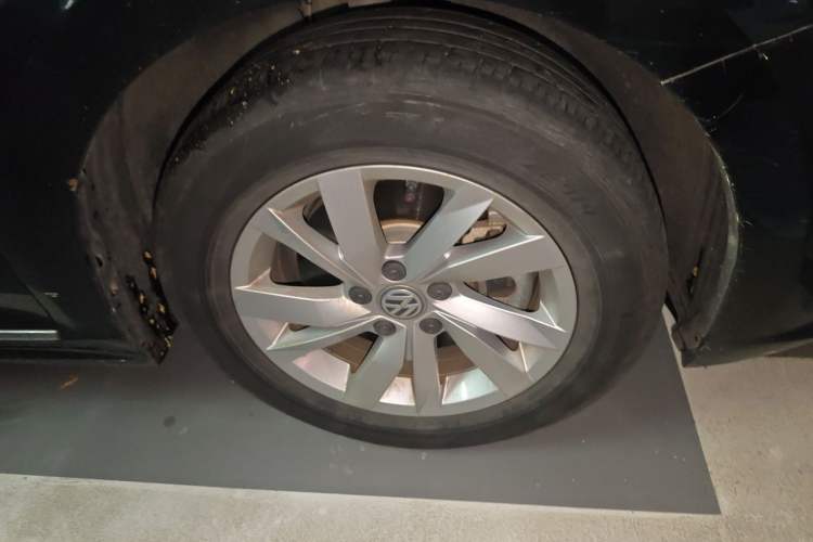 Used Volkswagen Passat New Energy 2019 430 PHEV Hybrid Elite Edition Right Front Wheel Hub