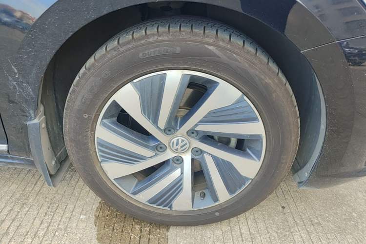 Used Volkswagen Passat New Energy 2019 430 PHEV Hybrid Luxury Edition Right Front Wheel Hub
