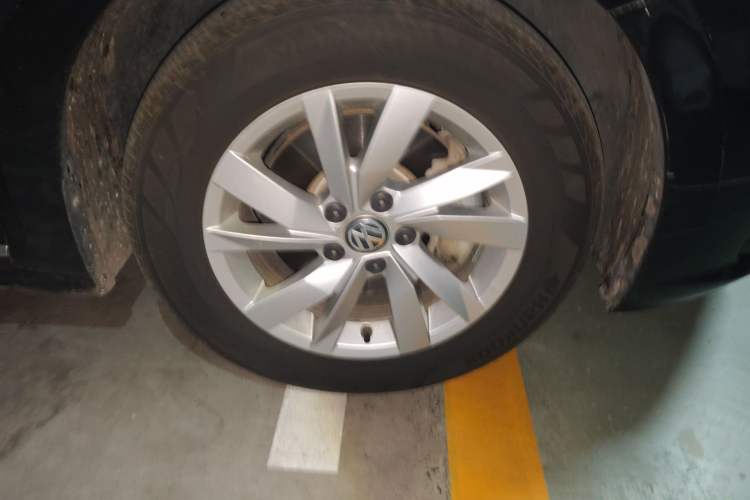 Used Volkswagen Passat New Energy 2019 430 PHEV Hybrid Elite Edition Right Front Wheel Hub